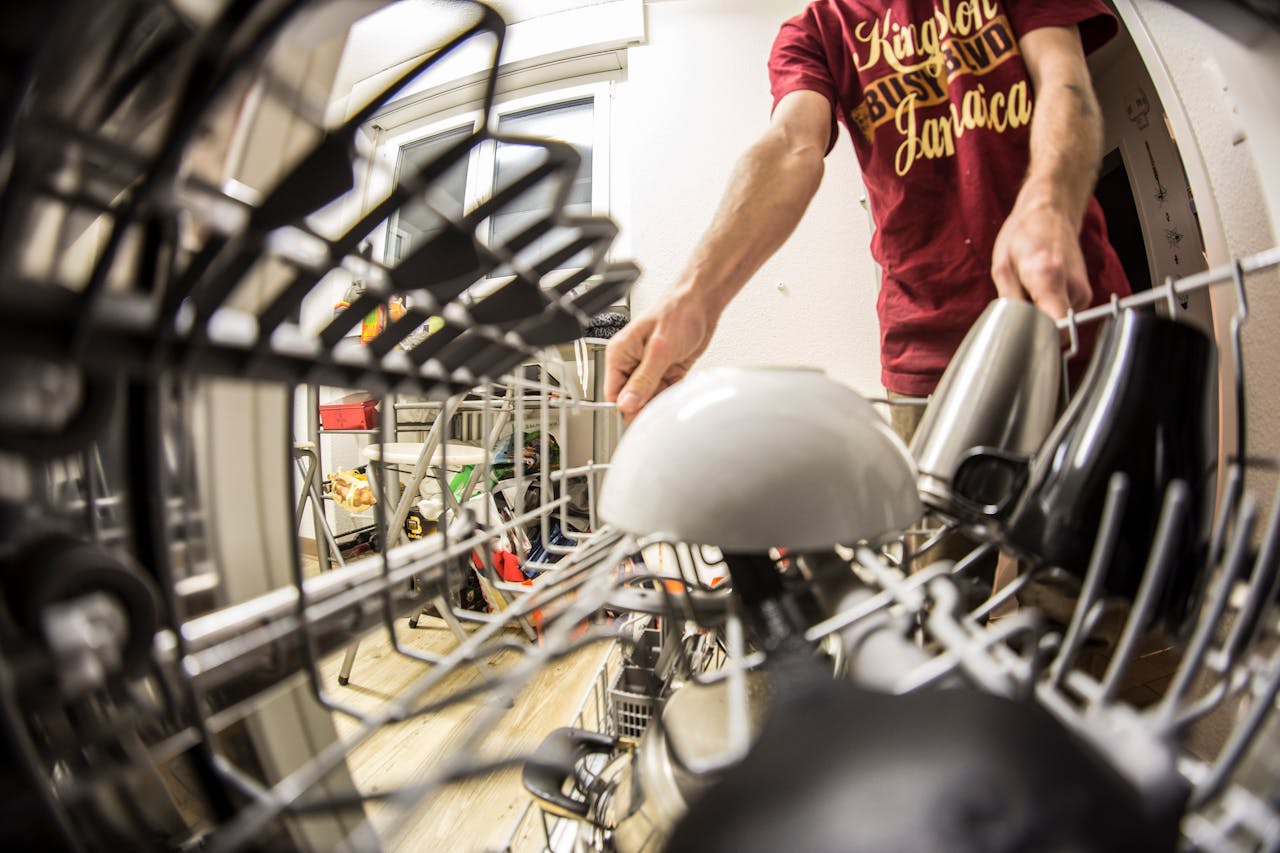 Dishwasher repair technician working in Kissimmee home near me
